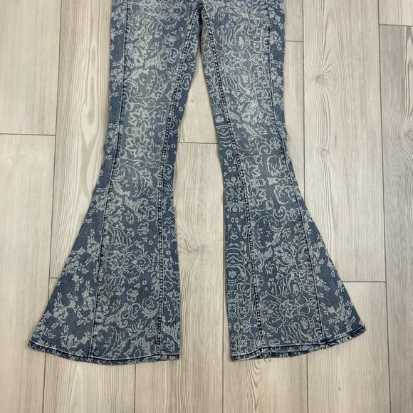 Free People We the Free Boho Flare Blue Jeans Dream Lover Floral Pattern Size 26 - Picture 3 of 10